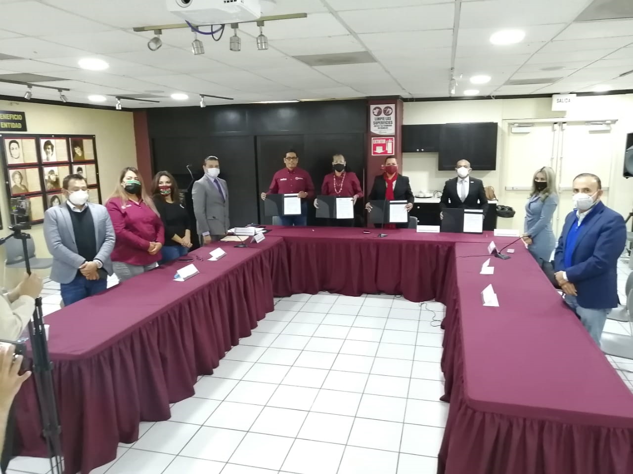 EL CONGRESO DEL ESTADO, REPRESENTADO POR LA TITULAR DE SU MESA DIRECTIVA, DIPUTADA EVA GRICELDA RODRÍGUEZ, Y EL CONSEJERO PRESIDENTE DEL INSTITUTO ESTATAL ELECTORAL (IEE) DE BAJA CALIFORNIA, LUIS ALBERTO HERNÁNDEZ MORALES, SUSCRIBIERON UN CONVENIO DE COL